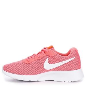 Nike//TANJUN CORAL